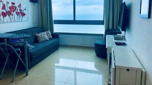 Panoramic Apartment | Living area - Sea Breeze Apartmens (Netanya)
