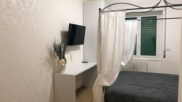 Tweepersoonskamer | Een bureau, geluiddichte muren, gratis wifi, beddengoed