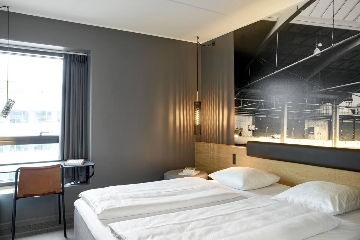 standard double room, accessible | hypo-allergenic bedding, laptop workspace, blackout curtains