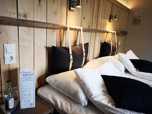 特色装修、办公桌、遮光窗帘、隔音