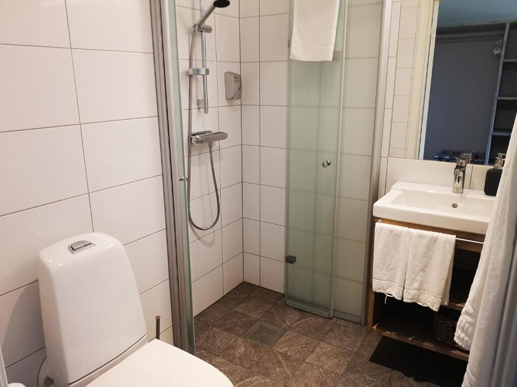 deluxe double room, lake view | bathroom | free toiletries, hair dryer, towels