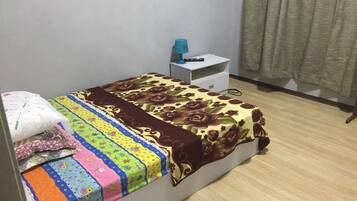 Apartemen, 3 kamar tidur | 3 kamar tidur, meja kerja, tirai kedap cahaya, dan kedap suara