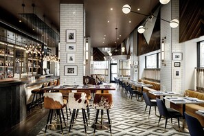 Breakfast, lunch, dinner served; American cuisine - The Sinclair, Autograph Collection (Fort Worth)