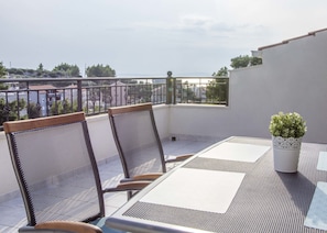 Appartamento Superior, 1 camera da letto, vista mare parziale | Terrazza/patio