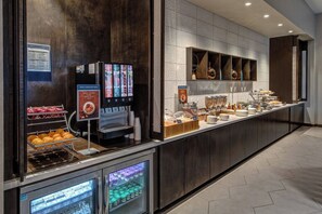 Café da manhã com buffet grátis todos os dias