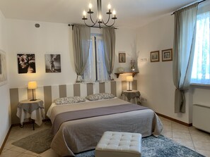 Desk, iron/ironing board, free WiFi, bed sheets - La Meridiana Affittacamere (Colorno)