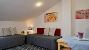 コンフォート アパー トメント ガーデンビュー | リビングルーム | テレビ