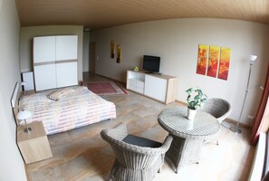 2 عدّة غرف نوم ومساحة عمل للكمبيوتر المحمول وواي فاي مجانًا