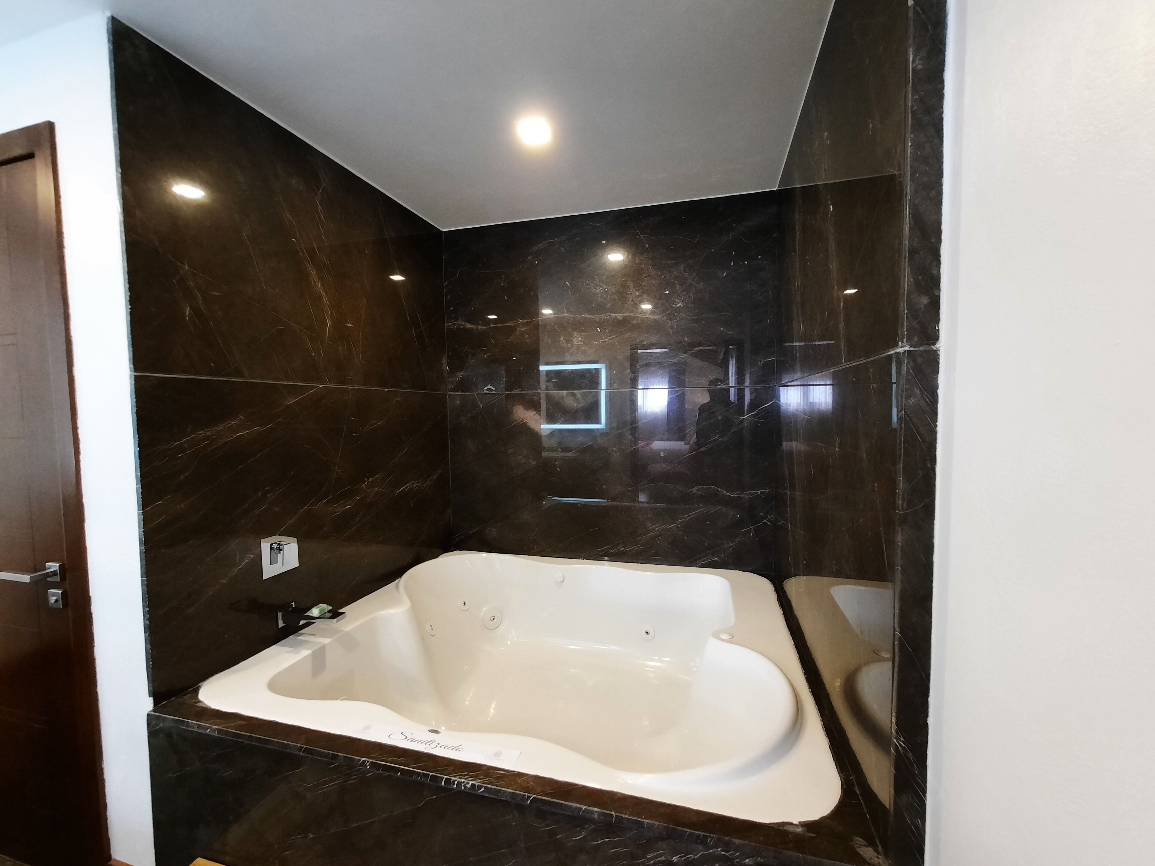 master suite, 1 king bed, non smoking | premium bedding, down duvets, in-room safe, desk