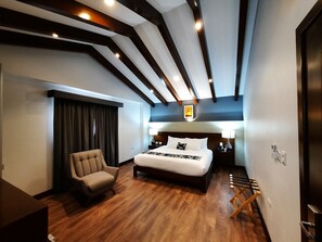 Deluxe-rum - 1 kingsize-säng | Sängtillbehör av högsta kvalitet och duntäcken