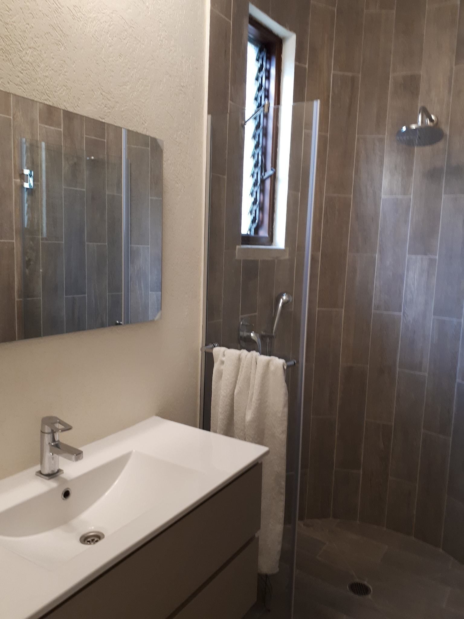 Ducha, cabezal de ducha tipo lluvia, artículos de tocador gratuitos