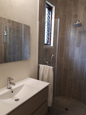 Comfort Double Room, 1 Queen Bed, Non Smoking | Bathroom | Shower, rainfall showerhead, free toiletries, hair dryer