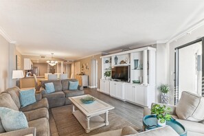 Living area - Inlet Reef 403 2 Bedroom Condo by RedAwning (Destin)