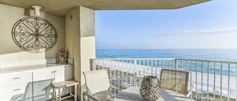 Condo, 2 Bedrooms | Property grounds