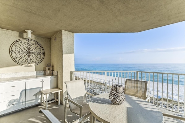 Condo, 2 Bedrooms | Property grounds