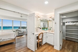 Condo, 3 Bedrooms