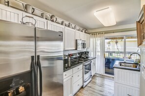 Condo, 1 Bedroom | Private kitchen | Fridge, microwave, oven, dishwasher