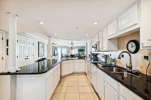 Condo, 2 Bedrooms | Private kitchen