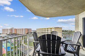 Condo, 2 Bedrooms | Property grounds