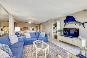 Condo, 2 Bedrooms | Living room