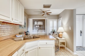 Appart'hôtel, 2 chambres | Cuisine privée | Réfrigérateur, micro-ondes, four, lave-vaisselle