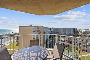 Condo, 2 phòng ngủ | Ban công