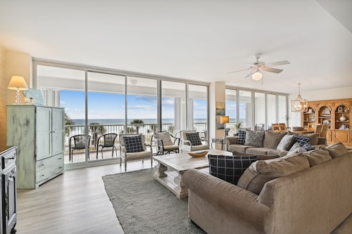 Oceania 207 3 Bedroom Condo by RedAwning