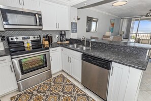 Condo, 2 Bedrooms | Private kitchen