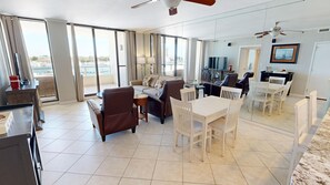 Condo, 2 Bedrooms | Dining