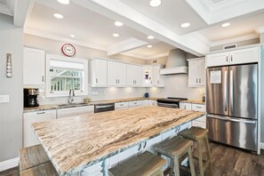 Apartamento, 3 habitaciones | Cocina privada | Frigorífico, microondas, horno y lavavajillas