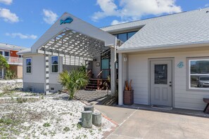 House, 5 Bedrooms | Exterior