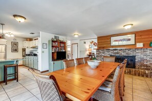 Maison, 5 chambres | Cuisine privée | Réfrigérateur, four, cafetière/bouilloire, grille-pain