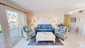 Huoneisto, 2 makuuhuonetta | Oleskelualue | Televisio