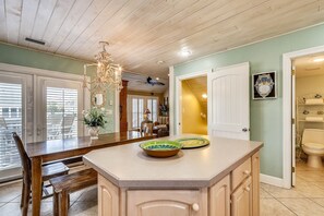 ヴィラ 3 ベッドルーム | 専用キッチン | 冷蔵庫、電子レンジ、オーブン、食器洗い機