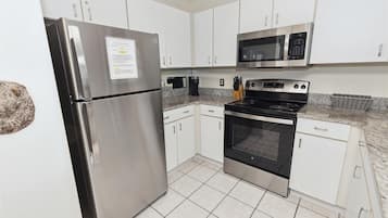 Condo, 1 Bedroom | Private kitchen | Fridge, microwave, oven, dishwasher
