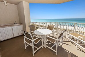 Condo, 2 Bedrooms | Outdoor dining