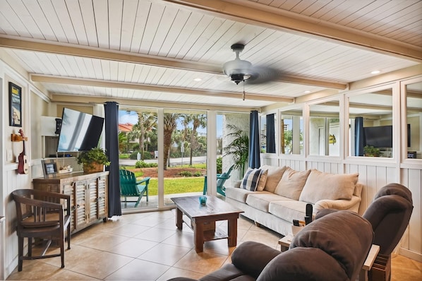 公寓式客房, 2 间卧室 | 起居区