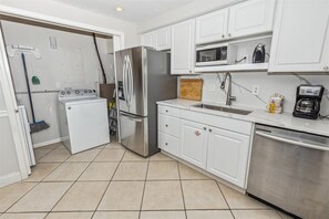 Condo, 2 Bedrooms | Laundry