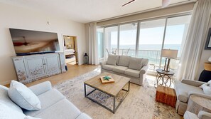 Appart'hôtel, 3 chambres | Coin séjour | Télévision