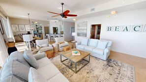 Condo, 3 habitaciones | Área de sala de estar | Televisión 