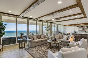 Condo, 3 Bedrooms | Living area