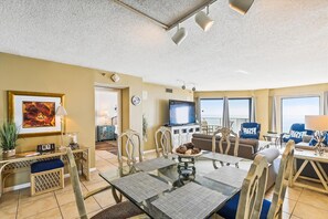 Condo, 2 chambres | Restauration