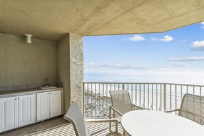 Condo, 2 chambres | Intérieur
