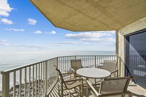 Condo, 2 Bedrooms | Property grounds