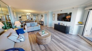 Condo, 2 Bedrooms | Living area