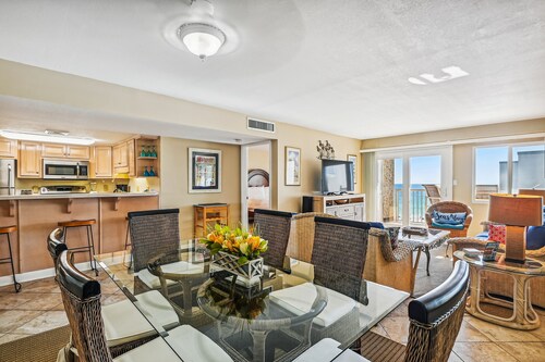 Holiday Surf & Racquet 614 2 Bedroom Condo by RedAwning