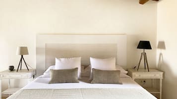 Habitación Deluxe, 1 cama de matrimonio grande con sofá cama, no fumadores, vistas al jardín (H1) | 1 dormitorio, ropa de cama de alta calidad, edredones de plumas