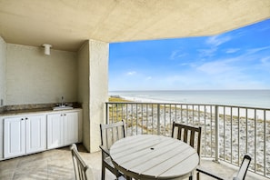 Condo, 2 Bedrooms | Property grounds
