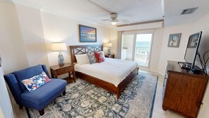 Appartement, 2 slaapkamers | 2 slaapkamers, een bureau, een strijkplank/strijkijzer, gratis wifi