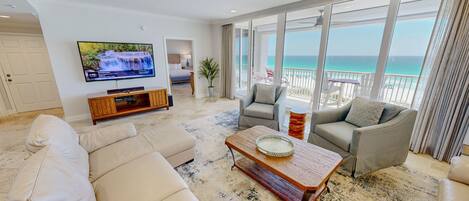 Appart'hôtel, 3 chambres | Coin séjour | Télévision